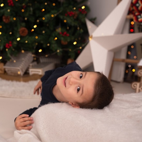 Коледа е още по-вълшебна с Луксозна семейна фотосесия от Makaroon