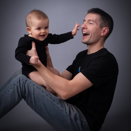 Запечатайте най-съкровените моменти помежду си в снимки с Професионална фотосесия "Мама и Аз" или "Татко и Аз" от Makaroon