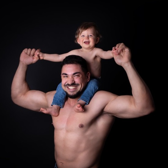 Запечатайте най-съкровените моменти помежду си в снимки с Професионална фотосесия "Мама и Аз" или "Татко и Аз" от Makaroon