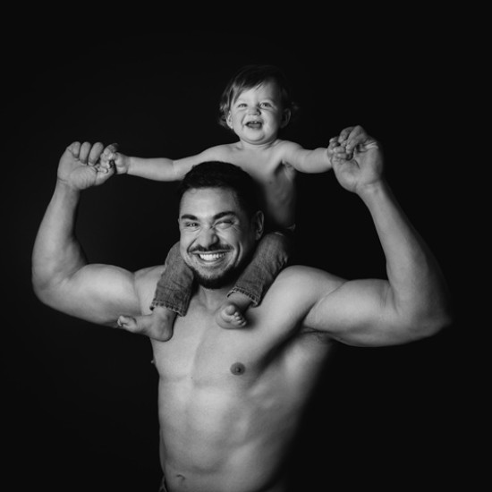 Запечатайте най-съкровените моменти помежду си в снимки с Професионална фотосесия "Мама и Аз" или "Татко и Аз" от Makaroon