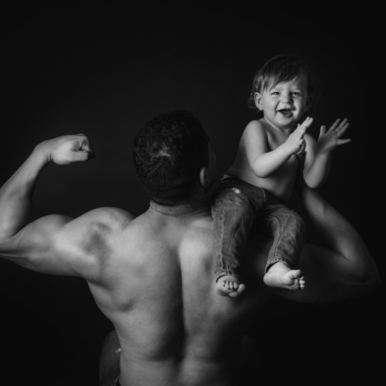 Запечатайте най-съкровените моменти помежду си в снимки с Професионална фотосесия "Мама и Аз" или "Татко и Аз" от Makaroon