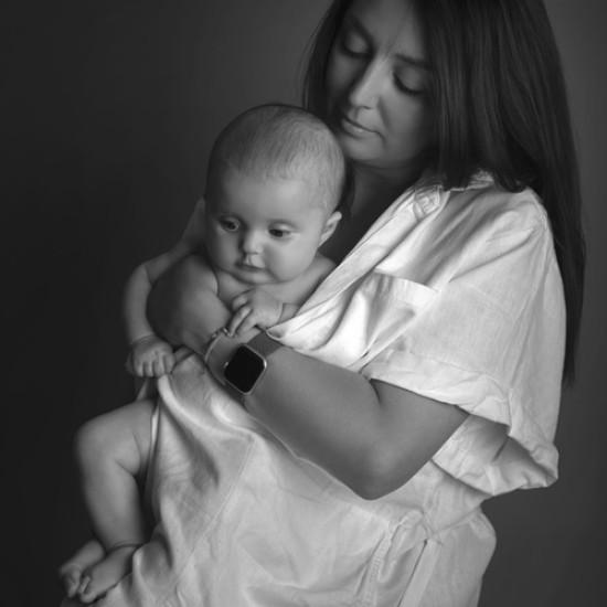 Запечатайте най-съкровените моменти помежду си в снимки с Професионална фотосесия "Мама и Аз" или "Татко и Аз" от Makaroon