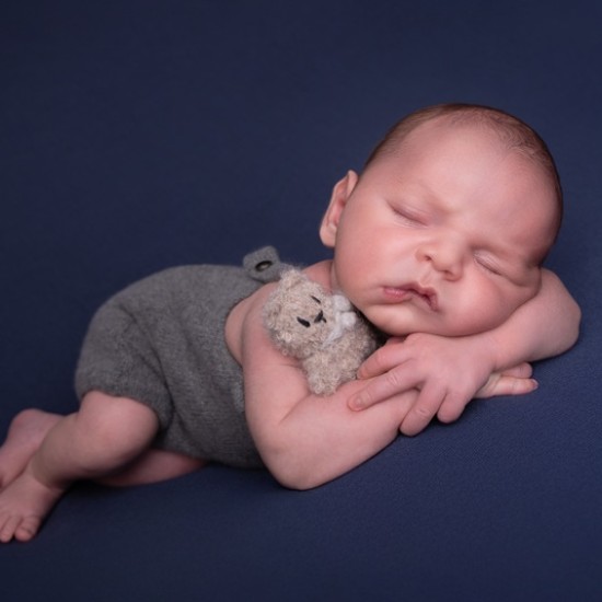 Запечатайте най-скъпите моменти от живота с Професионална фотосесия за новородени от Makaroon