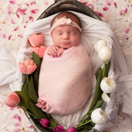 Запечатайте най-скъпите моменти от живота с Професионална фотосесия за новородени от Makaroon