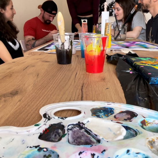 Да говорим чрез изкуство - арт терапия, литература и изкуство от Makaroon