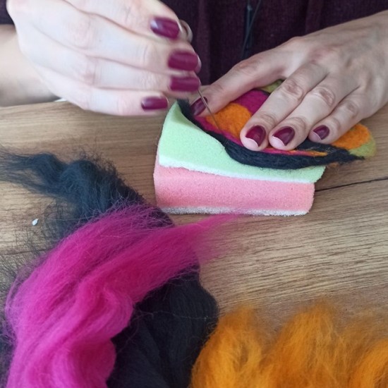 Създаване на изделие от плъстена вълна - иглонабиване - брошка, висулка, поставка за чаша от Макароон