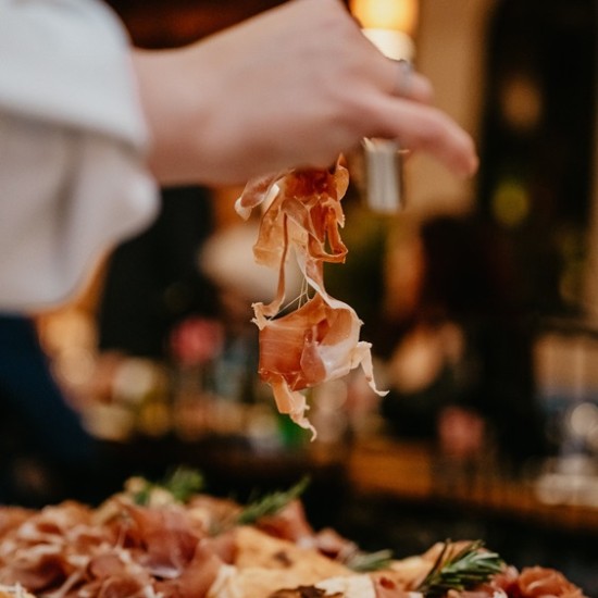 В света на вкусната пица с  „Пица меню за двама в Opera Garden, Бургас“ от Makaroon