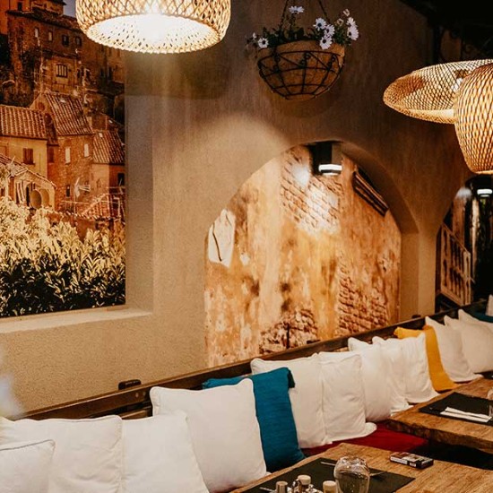 Подарете капка сладост с „Десертно меню за двама в Opera Garden, Бургас“ от Makaroon