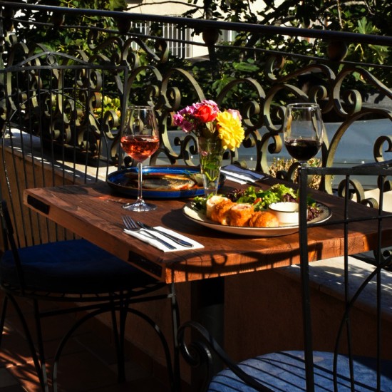 Immerse yourself in the world of delicious food with "Three-course menu for two at Opera Garden" from Makaroon