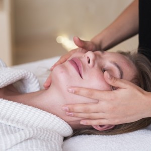 Масаж на лице и грижа с професионална козметика в Стара Загора Масаж на лице и грижа с професионална козметика в Стара Загора