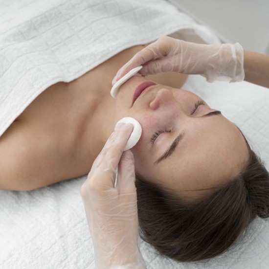 Take care of your skin with a facial cleanser + mask with Egyptian Rose from Makaroon