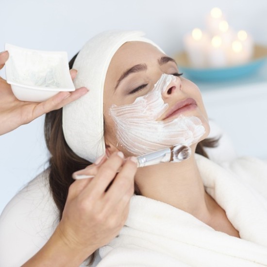 Take care of your skin with a facial cleanser + mask with Egyptian Rose from Makaroon