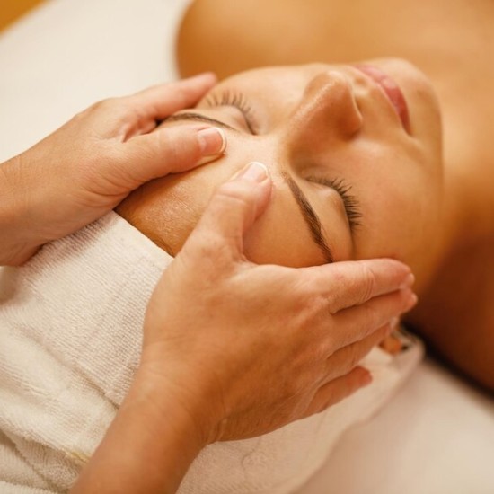 Луксозна терапия с Масаж на лице с висококачествена грижа от Osmosis Beauty в Стара Загора от Makaroon