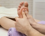 Съчетайте полезното с приятно с Рефлексотерапия - точков масаж на ходилата за облекчаване на стреса в Стара Загора от Makaroon