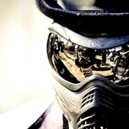 Организирайте една щура надпревара с Пейнтбол за група от 8 човека от Makaroon