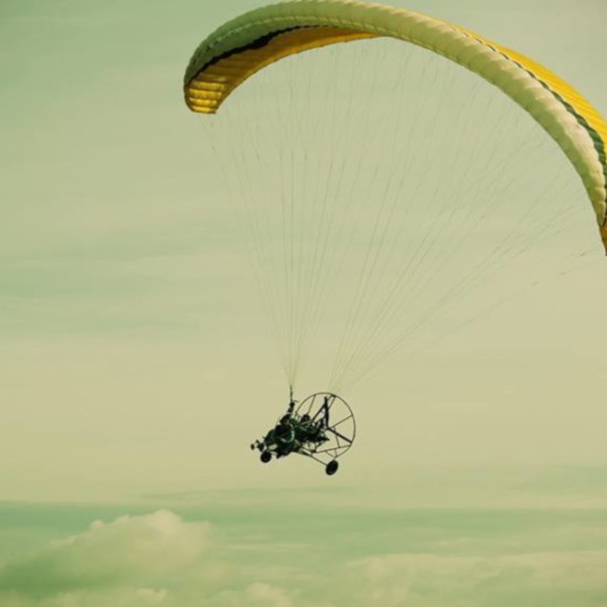 Полет с тандемен моторен парапланер + заснемане с HD от Makaroon