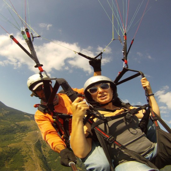 Панорамен полет с парапланер край Сопот - Преживявания в Пловдив - 90.00 | Makaroon.bg Панорамен полет с парапланер край Сопот | Makaroon.bg