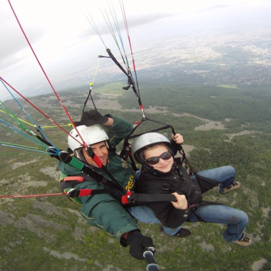 Панорамен полет с парапланер край Сопот - Преживявания в Пловдив - 90.00 | Makaroon.bg Панорамен полет с парапланер край Сопот | Makaroon.bg
