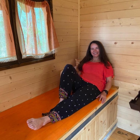 Влезте в дома на пчелите с "Пчелна стая" от Makaroon Влезте в дома на пчелите с "Пчелна стая" от Makaroon