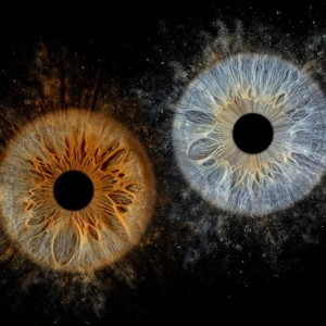 Превърнете вашите очи в уникална картина с ирисова фотография във Варна - заснемане на два ириса