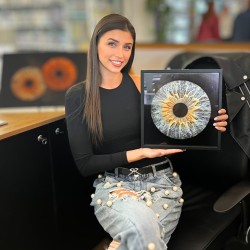 Превърнете вашите очи в уникална картина с ирисова фотография в Пловдив Превърнете вашите очи в уникална картина с ирисова фотография в Пловдив