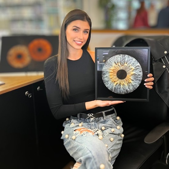 Превърнете вашите очи в уникална картина с ирисова фотография  в София от Makaroon