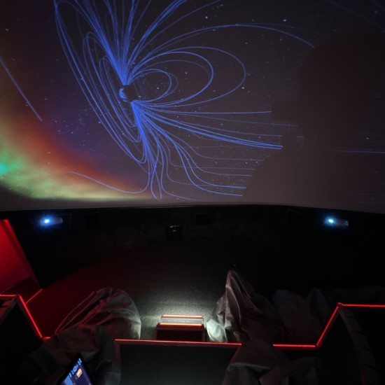 През трудностите до звездите с „Романтична среща в Софийски планетариум“ от Makaroon