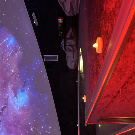 През трудностите до звездите с „Романтична среща в Софийски планетариум“ от Makaroon