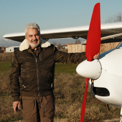 Урок по пилотиране на двуместен самолет в района на Пловдив