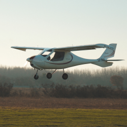 Урок по пилотиране на двуместен самолет в района на Пловдив Урок по пилотиране на двуместен самолет в района на Пловдив