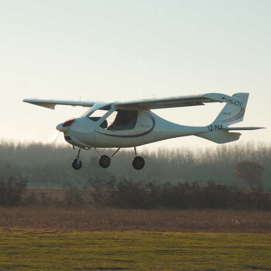Урок по пилотиране на двуместен самолет в района на Пловдив от Makaroon