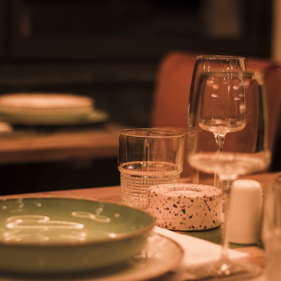 Впуснете се в едно кулинарно пътешествие с Вечеря за двама в ресторант Край Реката, гр. Ловеч от Makaroon