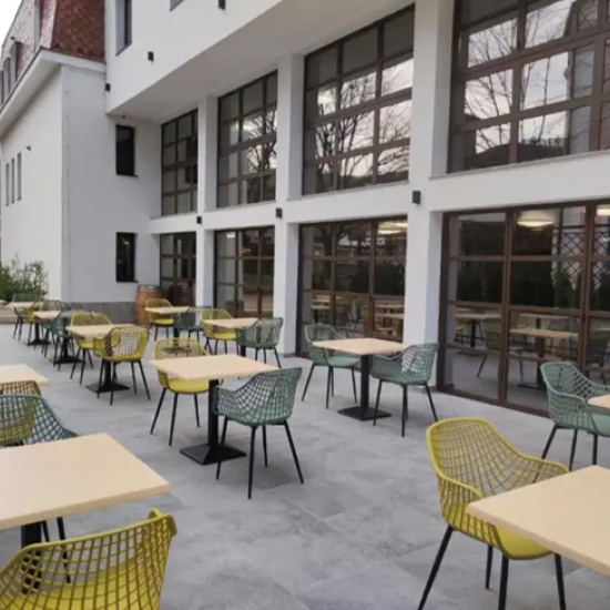 Подарете си едно романтично преживяване за двама с две нощувки със закуска, вечеря и украса в хотел „Покрит мост“, гр. Ловеч от Makaroon