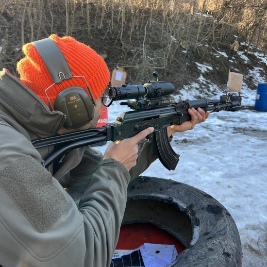 Курс по боравене с автомат „Калашников“ от Макароон