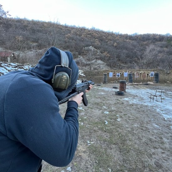 Курс по боравене с автомат „Калашников“ от Макароон