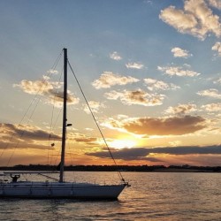 Разходка и романтична вечеря за двама на яхта в Несебър по залез слънце