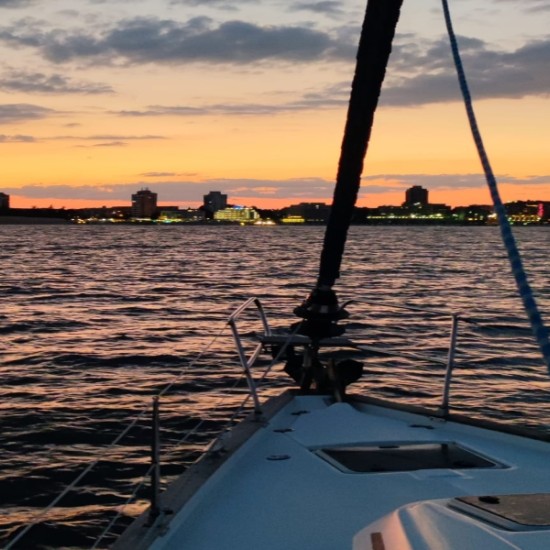 Разходка с яхта по залез в Несебър от Макароон