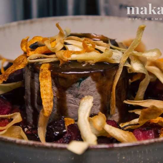 Седемстепенно меню за двама в Question Mark Bar and Grill – стил и съвършенство в кулинарията от Макароон