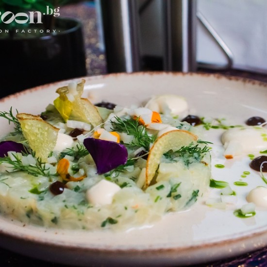 Седемстепенно меню за двама в Question Mark Bar and Grill – стил и съвършенство в кулинарията от Макароон