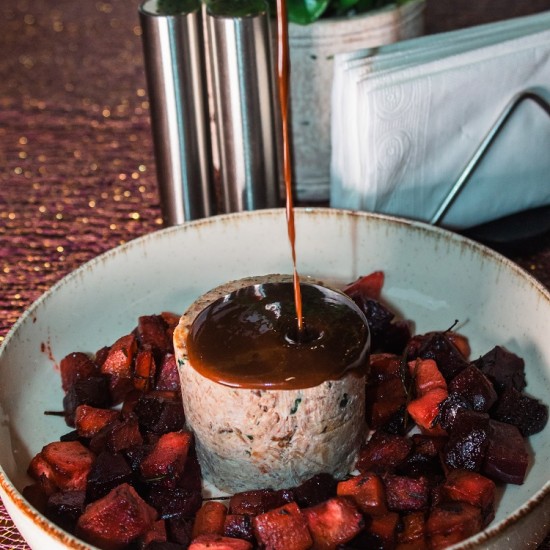 Седемстепенно меню за двама в Question Mark Bar and Grill – стил и съвършенство в кулинарията от Макароон