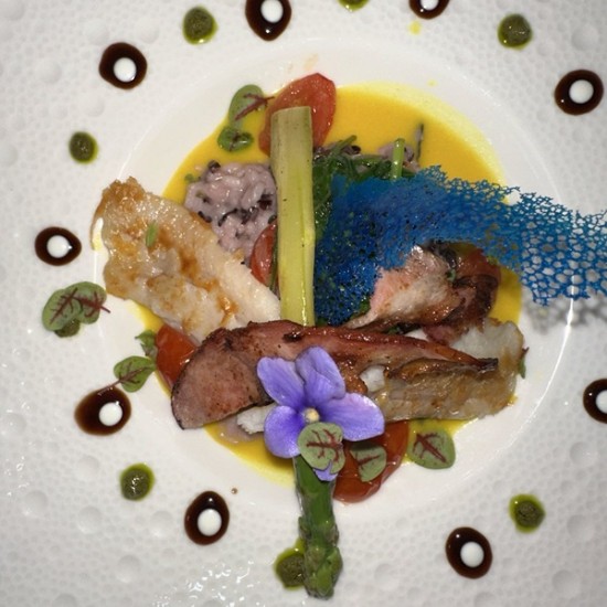 Подарете си едно невероятно кулинарно пътешествие със Седемстепенно дегустационно меню Голд за двама в Question Mark Bar and Grill от Makaroon