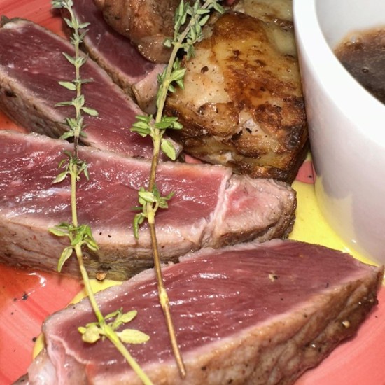 Подарете си едно невероятно кулинарно пътешествие със Седемстепенно дегустационно меню Голд за двама в Question Mark Bar and Grill от Makaroon