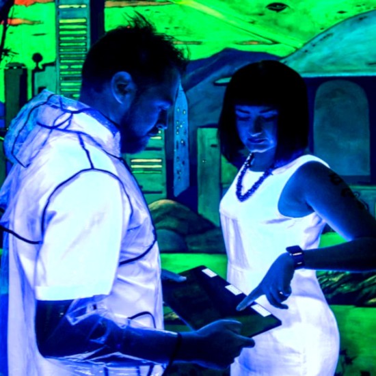 Превърнете се в изследовател Ескейп руум в паралелна вселена: Загадките на професор Линд от Makaroon Превърнете се в изследовател Ескейп руум в паралелна вселена: Загадките на професор Линд от Makaroon