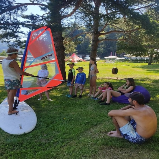 Уиндсърф за начинаещи на язовир Искър - запалете искрата на водните спортове от Makaroon Уиндсърф за начинаещи на язовир Искър - запалете искрата на водните спортове от Makaroon