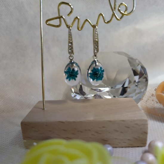 Усетете магията на творческата атмосфера с Работилница за изработка на бижута от епоксидна смола в Банкя от Makaroon