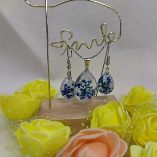 Усетете магията на творческата атмосфера с Работилница за изработка на бижута от епоксидна смола в Банкя от Makaroon