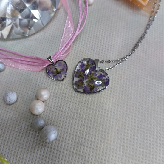 Усетете магията на творческата атмосфера с Работилница за изработка на бижута от епоксидна смола в Банкя от Makaroon