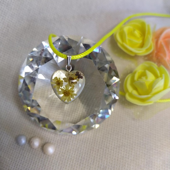 Усетете магията на творческата атмосфера с Работилница за изработка на бижута от епоксидна смола в Банкя от Makaroon