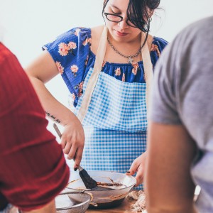 Женско парти със сладки и вино за до четири дами Женско парти със сладки и вино за до четири дами