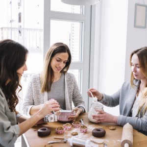 Женско парти със сладки и вино за до четири  дами